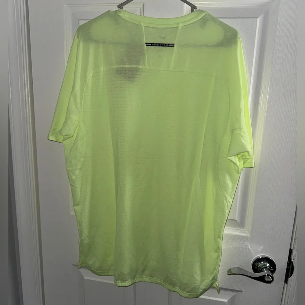 NWT Nike Men's Dri-FIT ADV Solar Chase Short Sleeve Color Barely Volt - size L - Picture 4 of 6